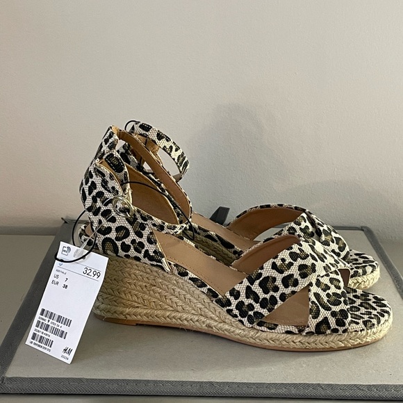 H&M leopard Espadrille Sandals - Picture 2 of 3